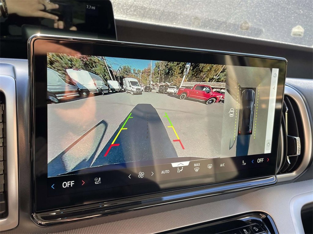 New 2025 Ford Expedition Active image 28