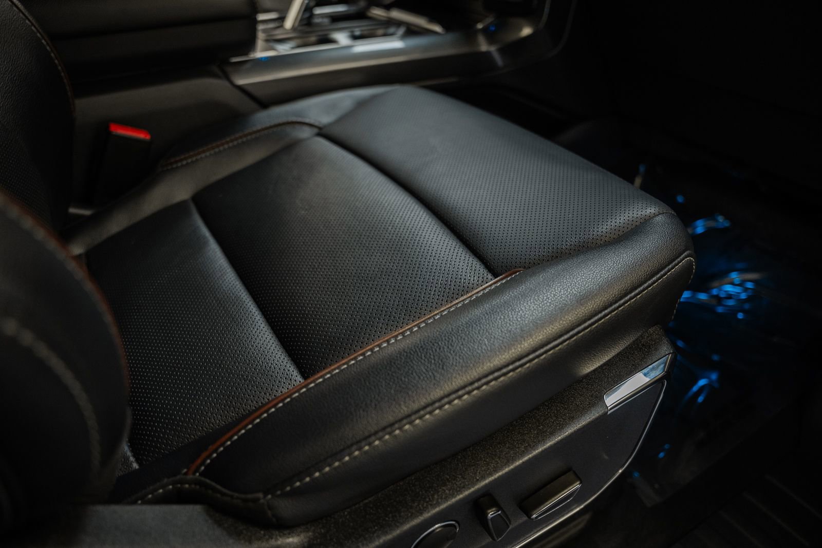 Certified 2023 Ford F150 Lariat w/ Equipment Group 502A High image 43