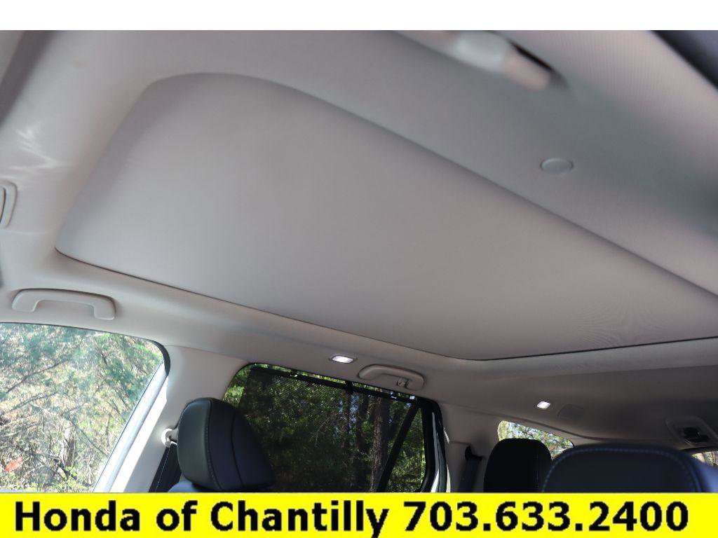 Used 2025 Honda Pilot Touring image 21