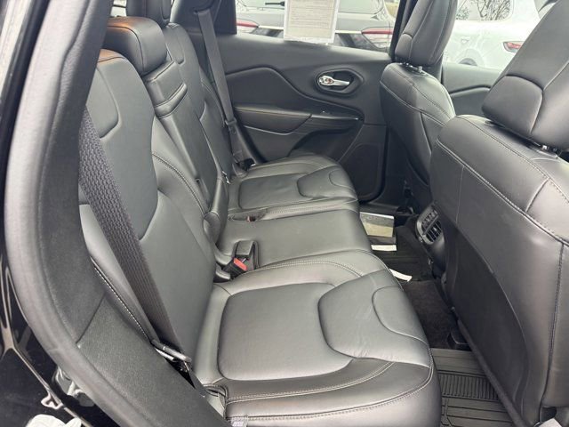 Used 2016 Jeep Cherokee Limited image 31