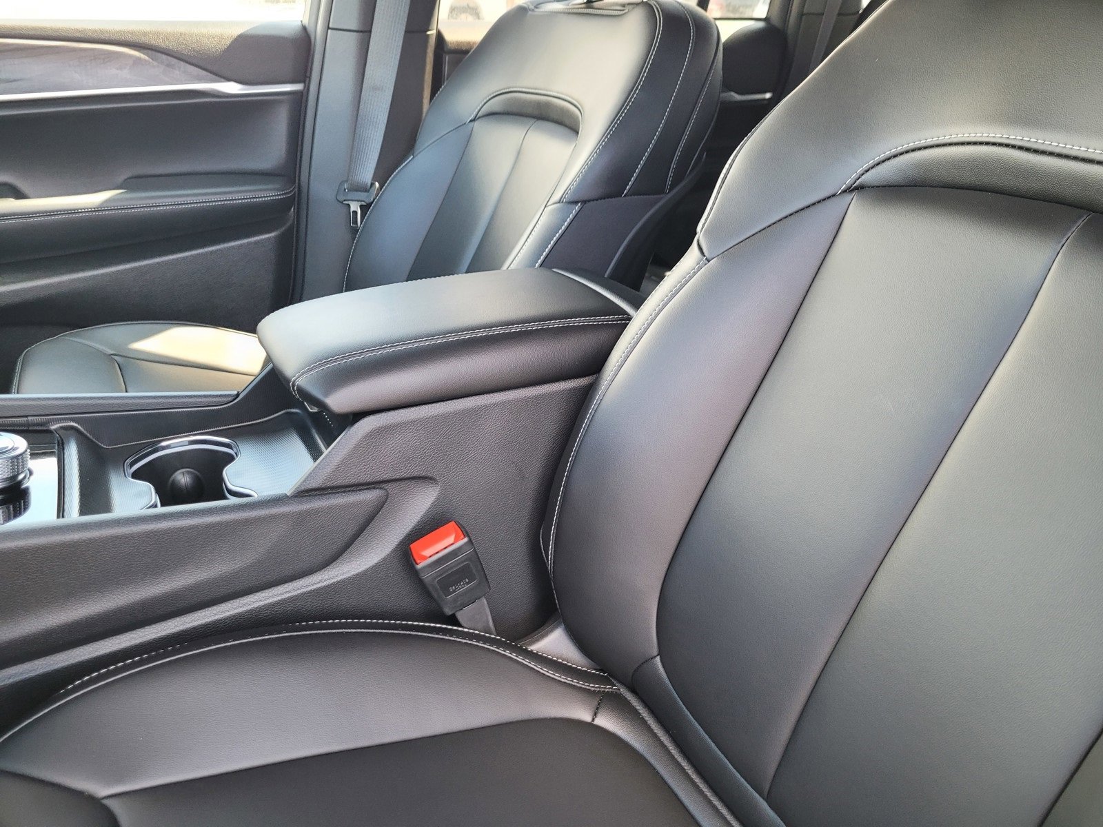 New 2025 Jeep Grand Cherokee Limited image 12