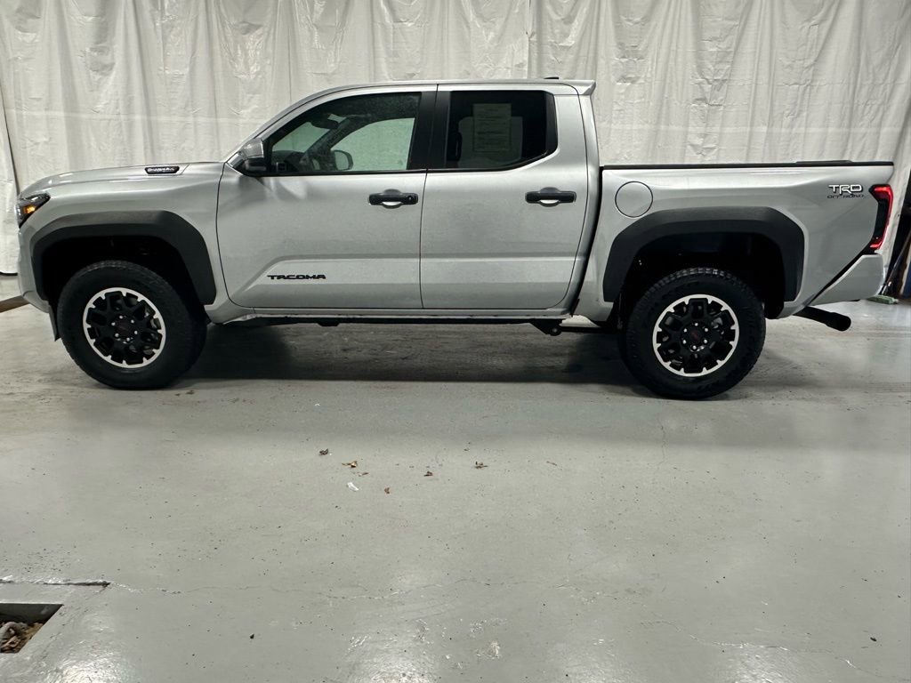 Used 2025 Toyota Tacoma TRD Off-Road w/ TRD Off Road Upgrade Package image 4