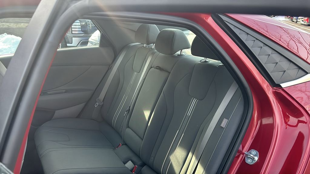 Used 2025 Hyundai Elantra SEL image 27