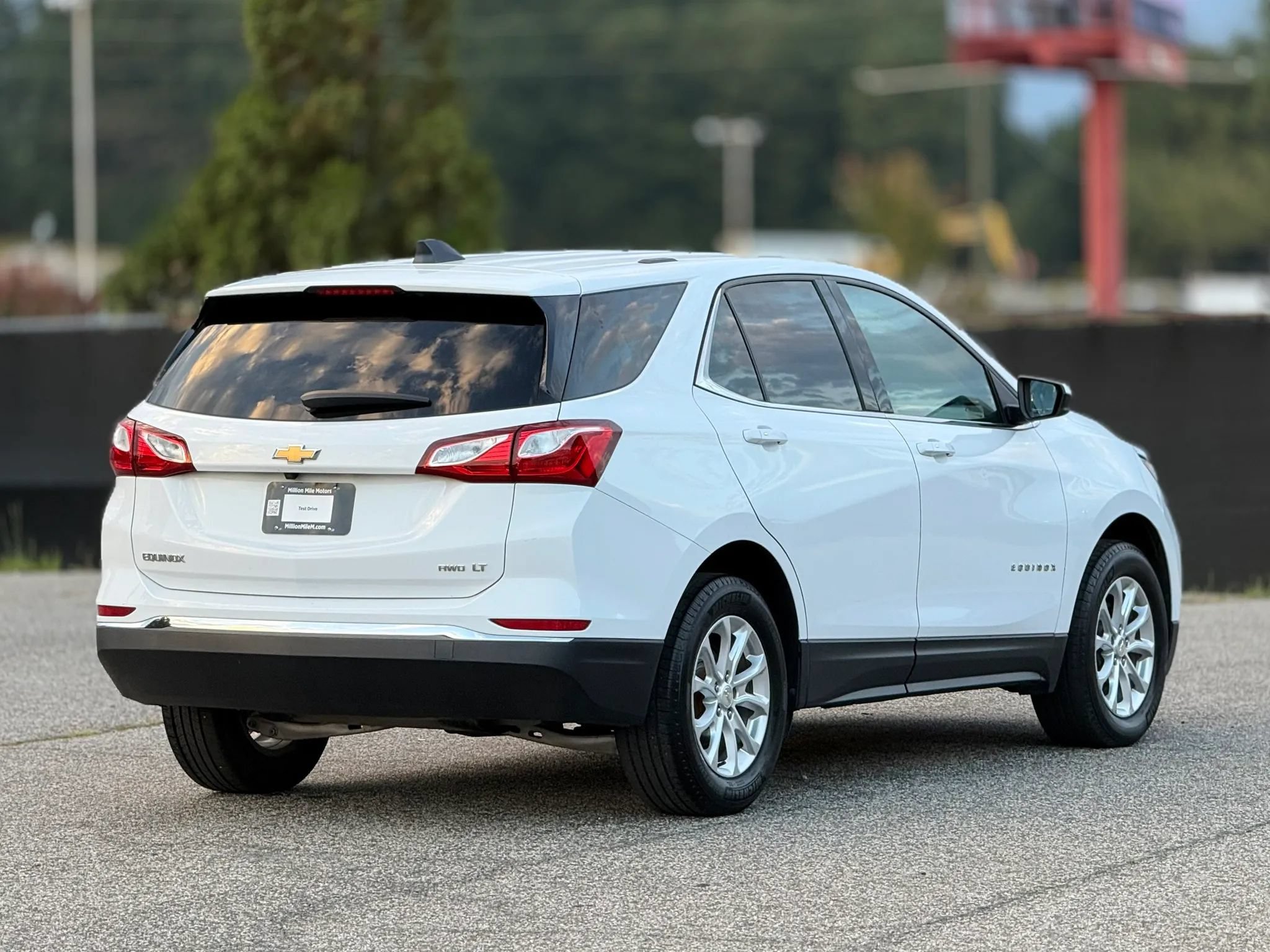 Used 2018 Chevrolet Equinox LT w/ LPO, Cargo Package AWD/4WD image 9