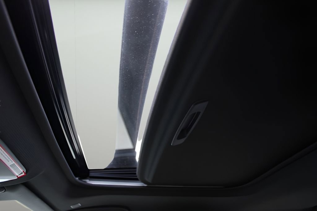 Used 2023 Toyota RAV4 SE w/ Weather & Moonroof Package image 10