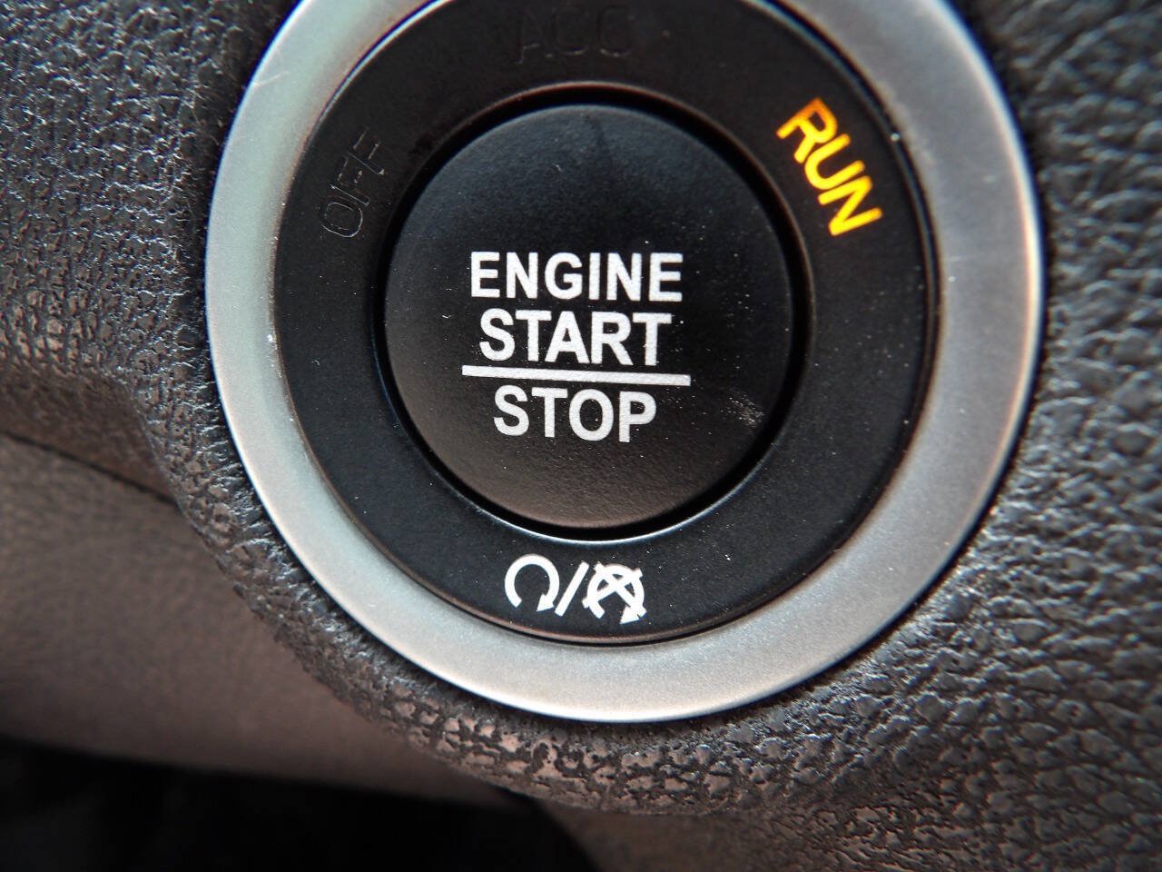 Used 2018 Chrysler 300 Limited AWD/4WD image 17