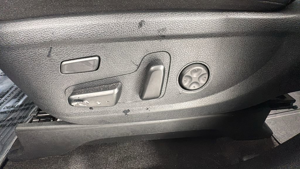 Used 2022 Hyundai Palisade Limited w/ Winter Package image 11