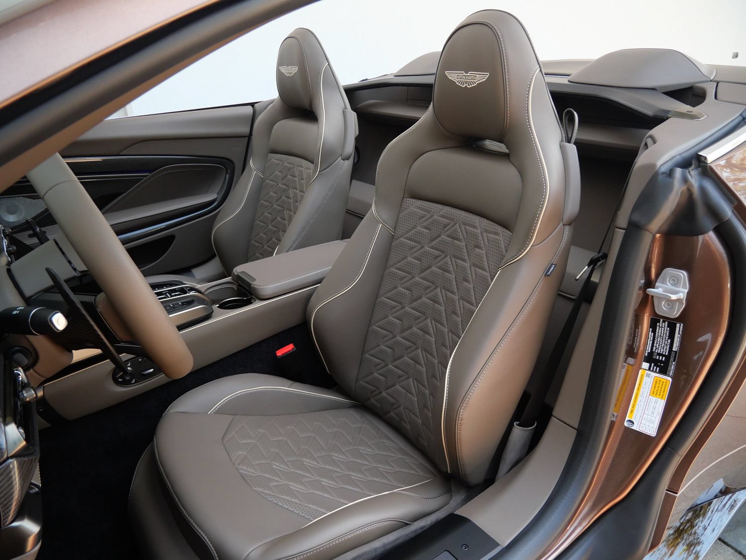 New 2026 Aston Martin Vanquish Convertible RWD image 27