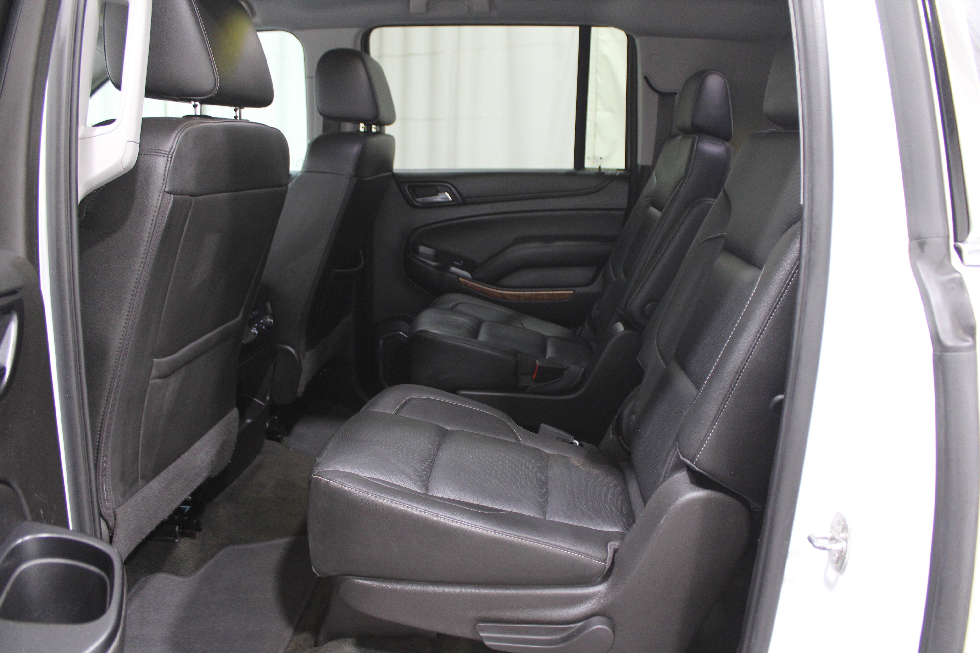 Used 2018 Chevrolet Suburban Premier image 23