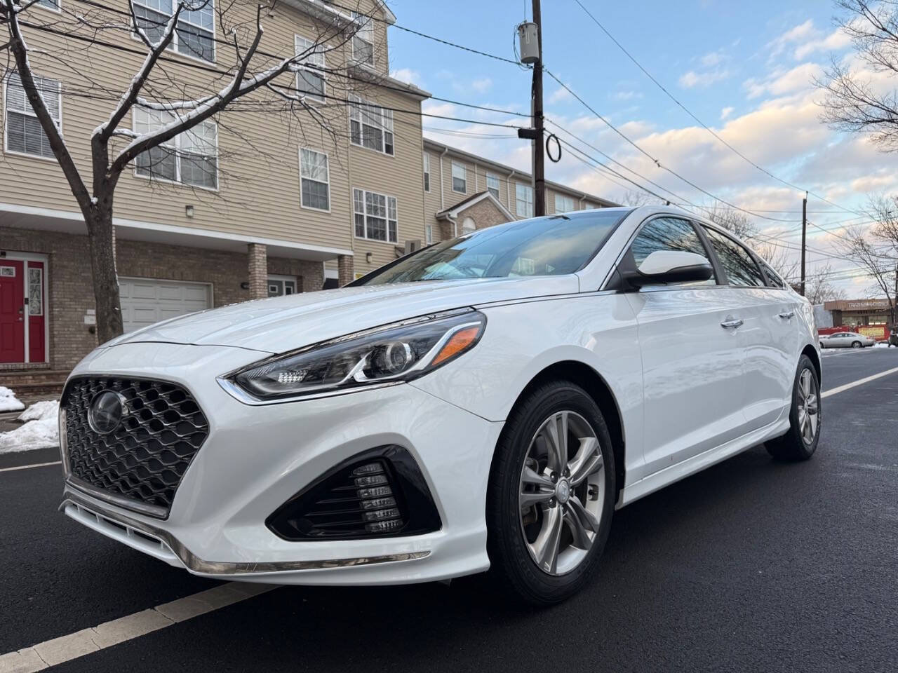 Used 2018 Hyundai Sonata SEL w/ Tech Package 04 FWD image 2
