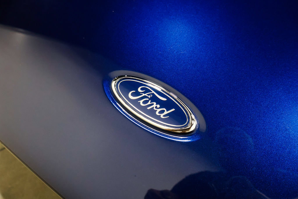 Used 2005 Ford GT RWD image 70