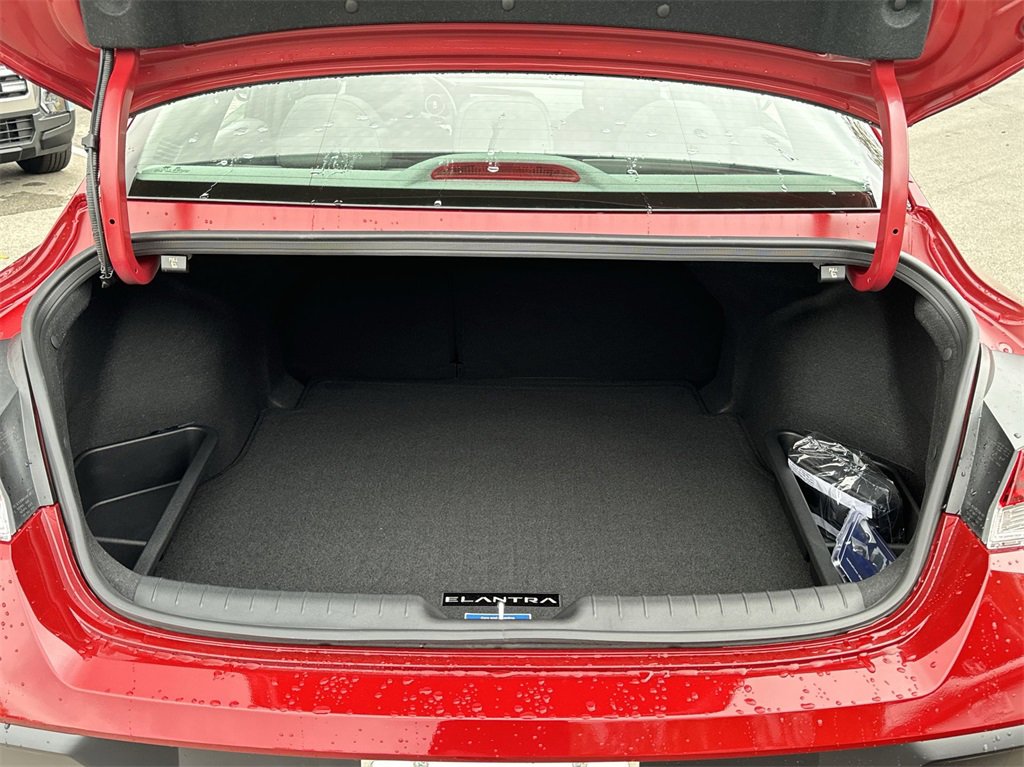 New 2025 Hyundai Elantra SEL image 34