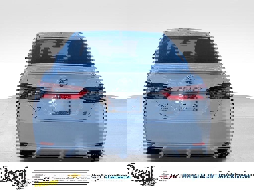 Used 2021 Toyota Camry SE image 4