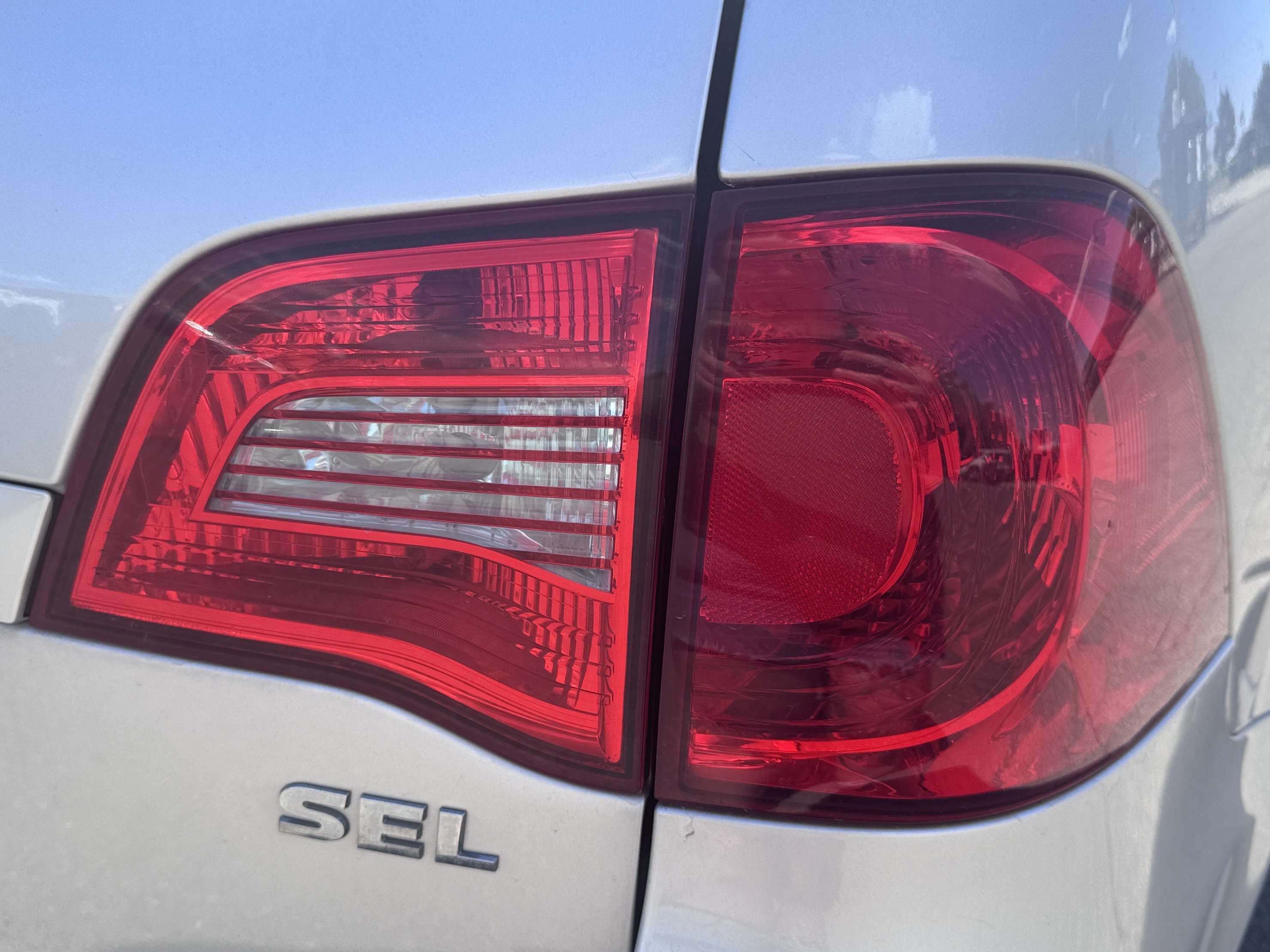 Used 2011 Volkswagen Routan SEL FWD image 57