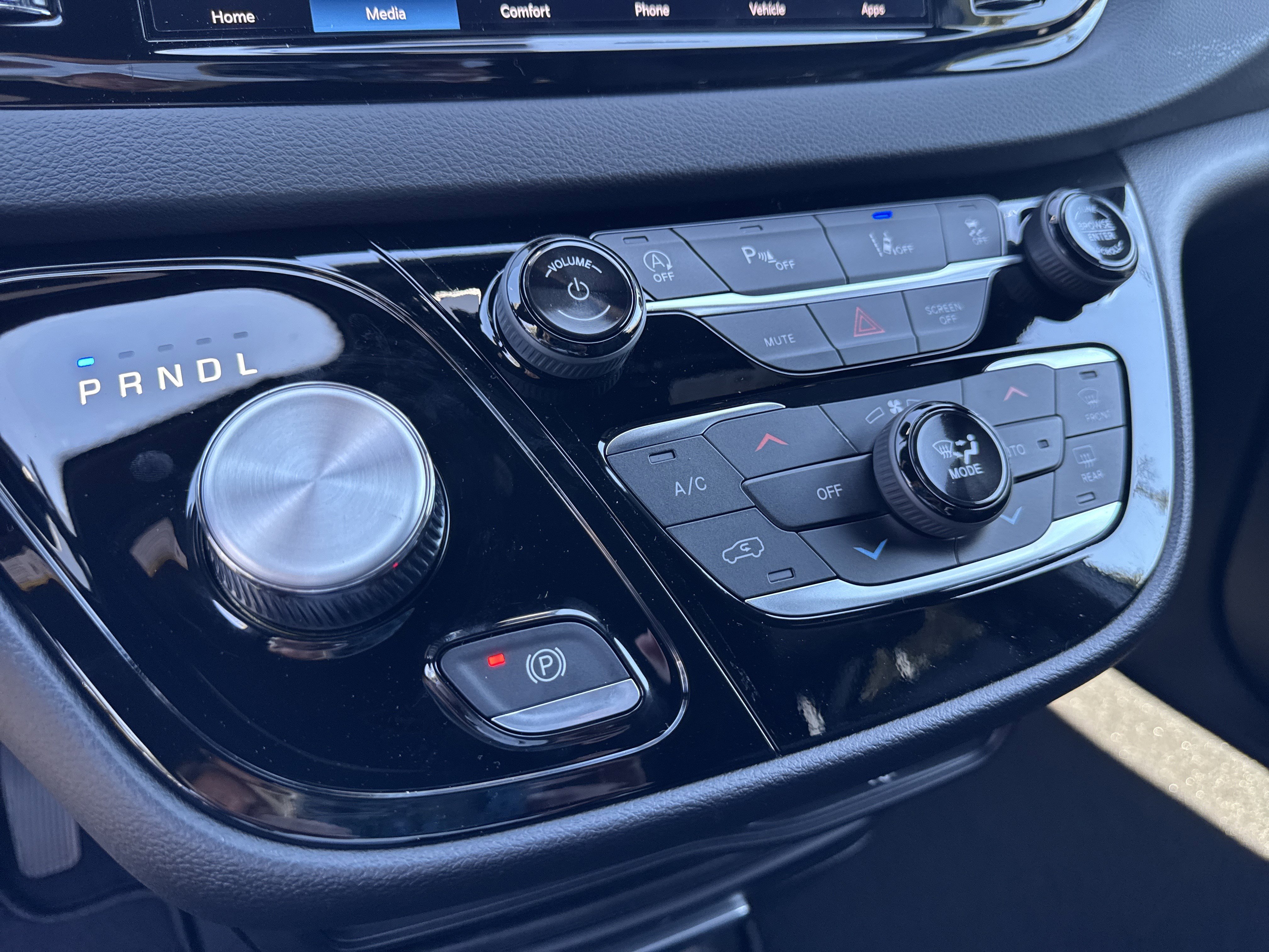 New 2026 Chrysler Voyager LX image 19