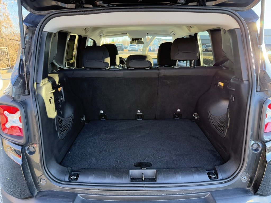 Used 2017 Jeep Renegade Latitude image 32