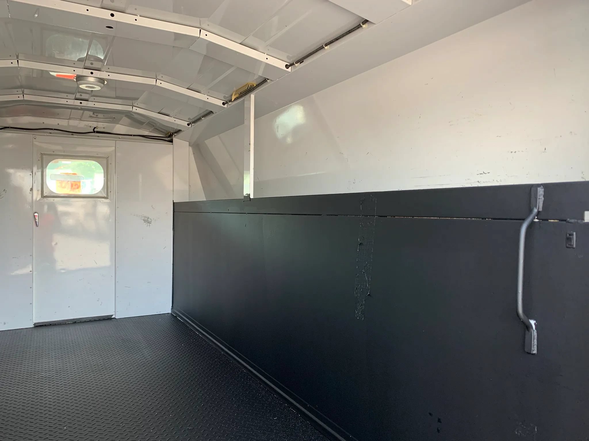 Used 2006 Ford E-350 and Econoline 350 Super Duty RWD image 32