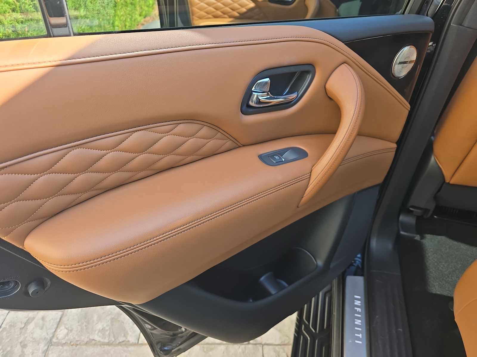 Used 2024 INFINITI QX80 Sensory w/ Cargo Package image 12