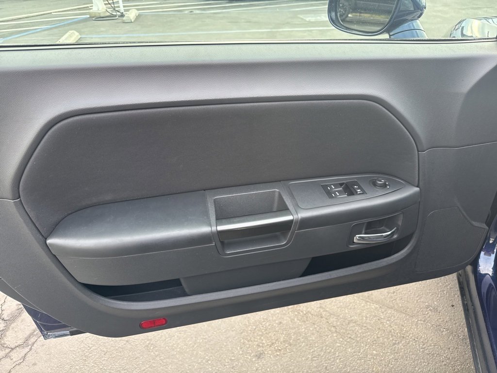 Used 2014 Dodge Challenger SXT image 11