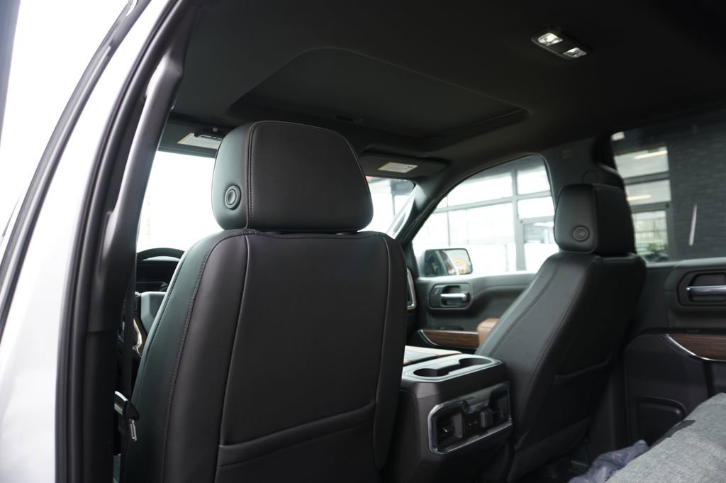 Used 2022 Chevrolet Silverado 1500 High Country w/ Technology Package image 4