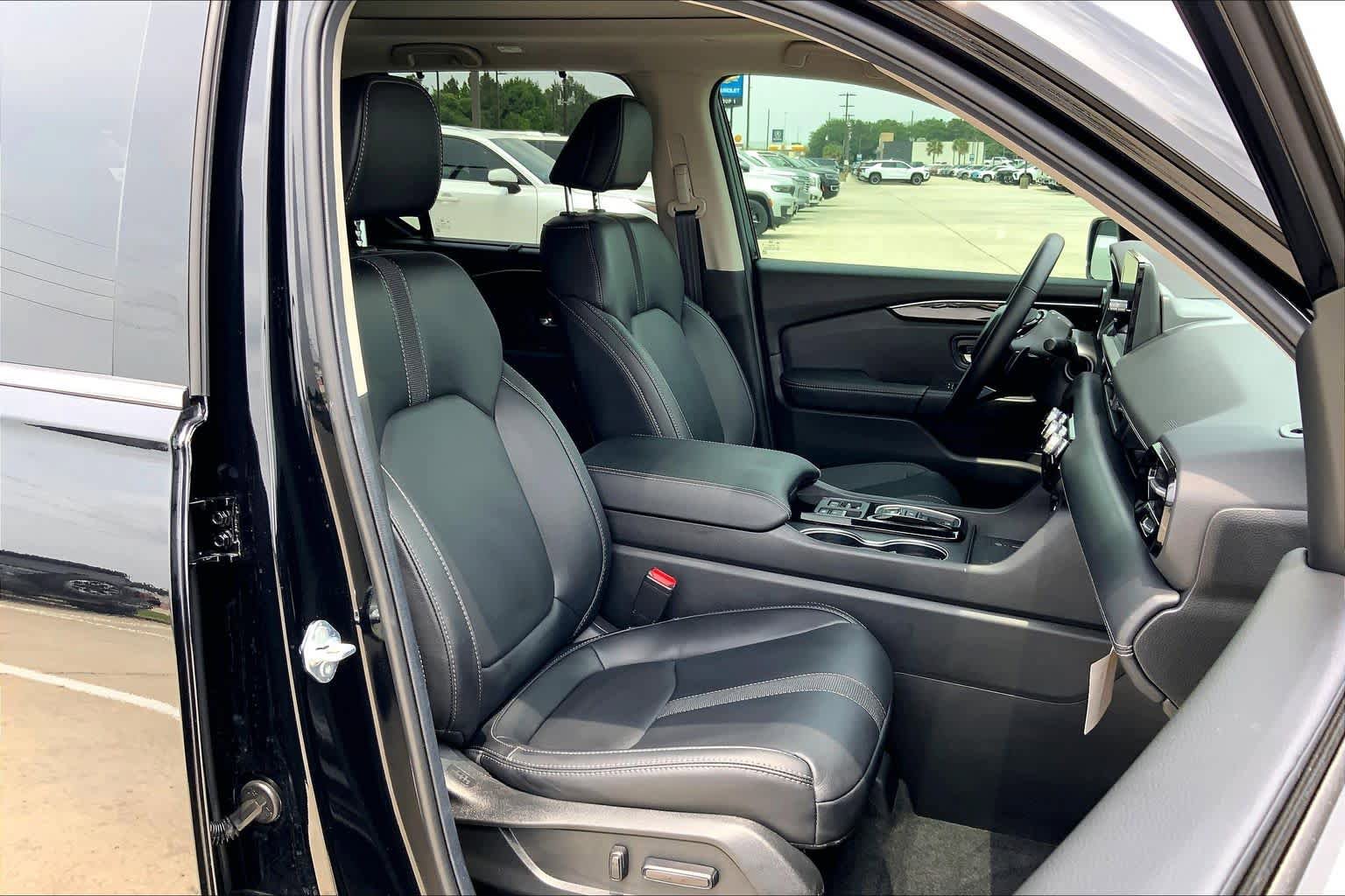 Used 2025 Honda Pilot Touring image 9