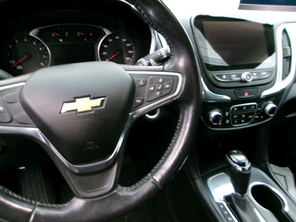 Used 2018 Chevrolet Equinox LT w/ Sun & Infotainment Package image 13