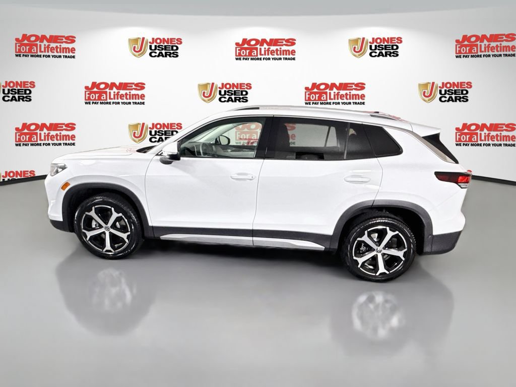 Used 2025 Volkswagen Tiguan SE AWD/4WD image 13