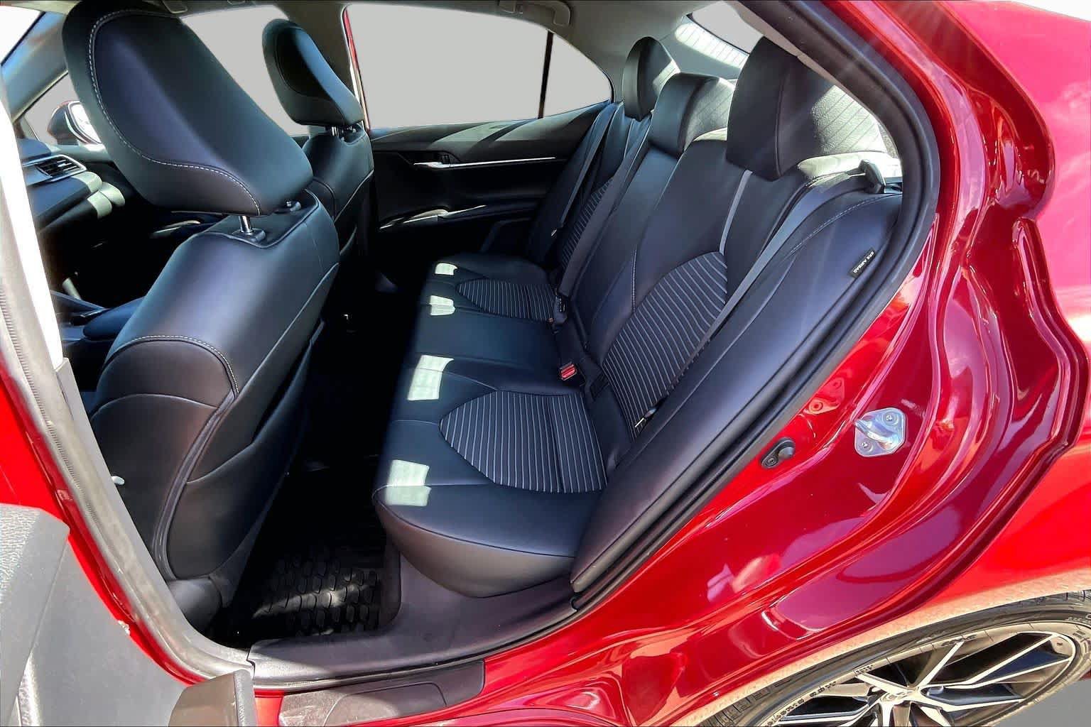 Used 2021 Toyota Camry SE w/ Convenience Package FWD image 20