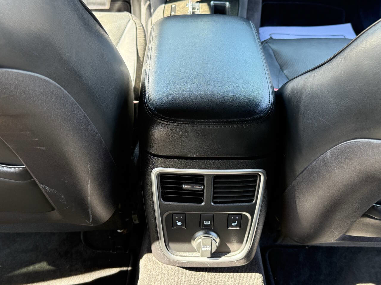Used 2011 Chrysler 300 C image 18