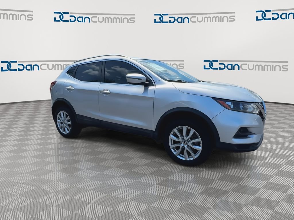 Used 2020 Nissan Rogue Sport SV FWD image 2