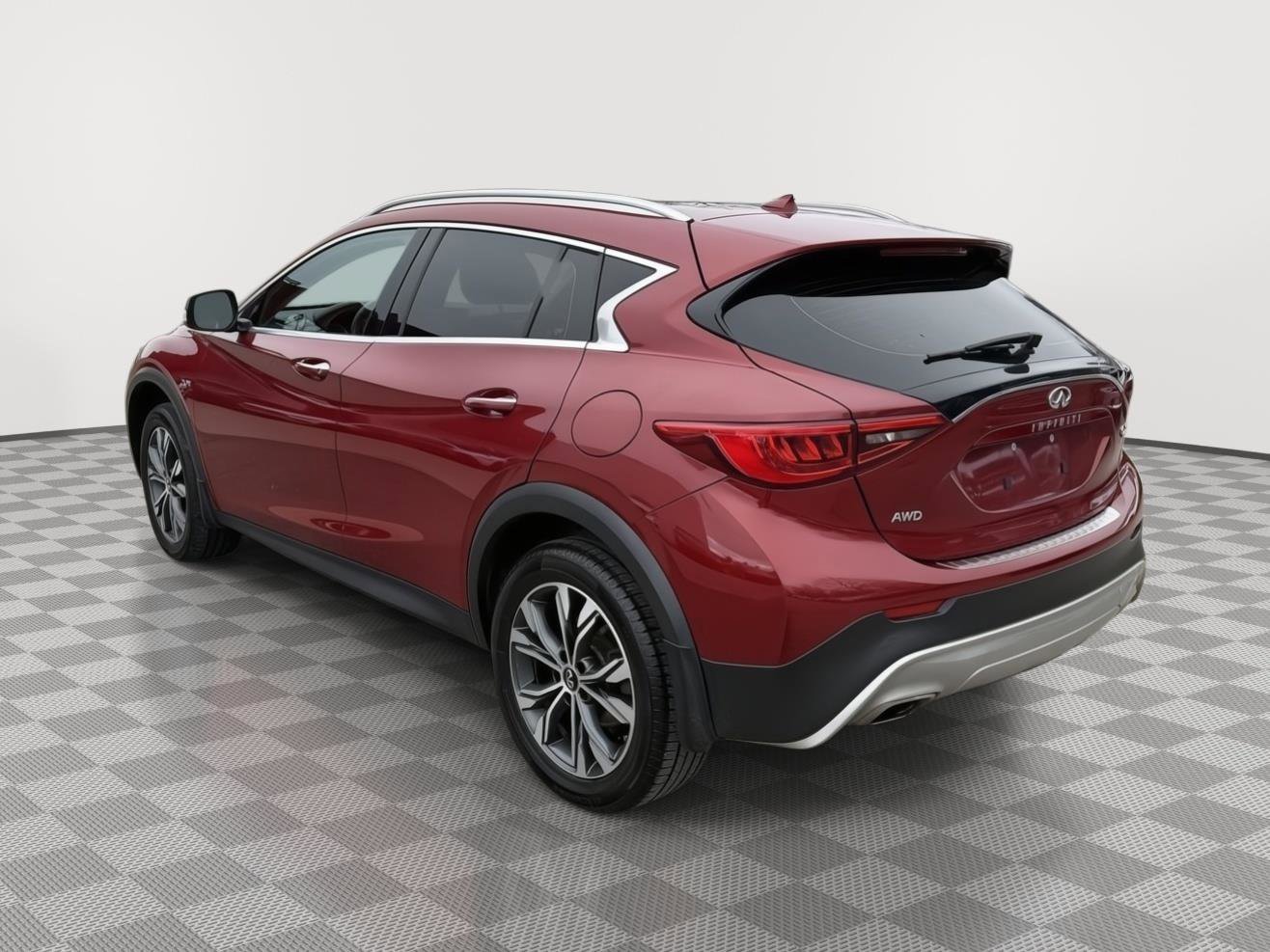 Used 2018 INFINITI QX30 AWD image 3