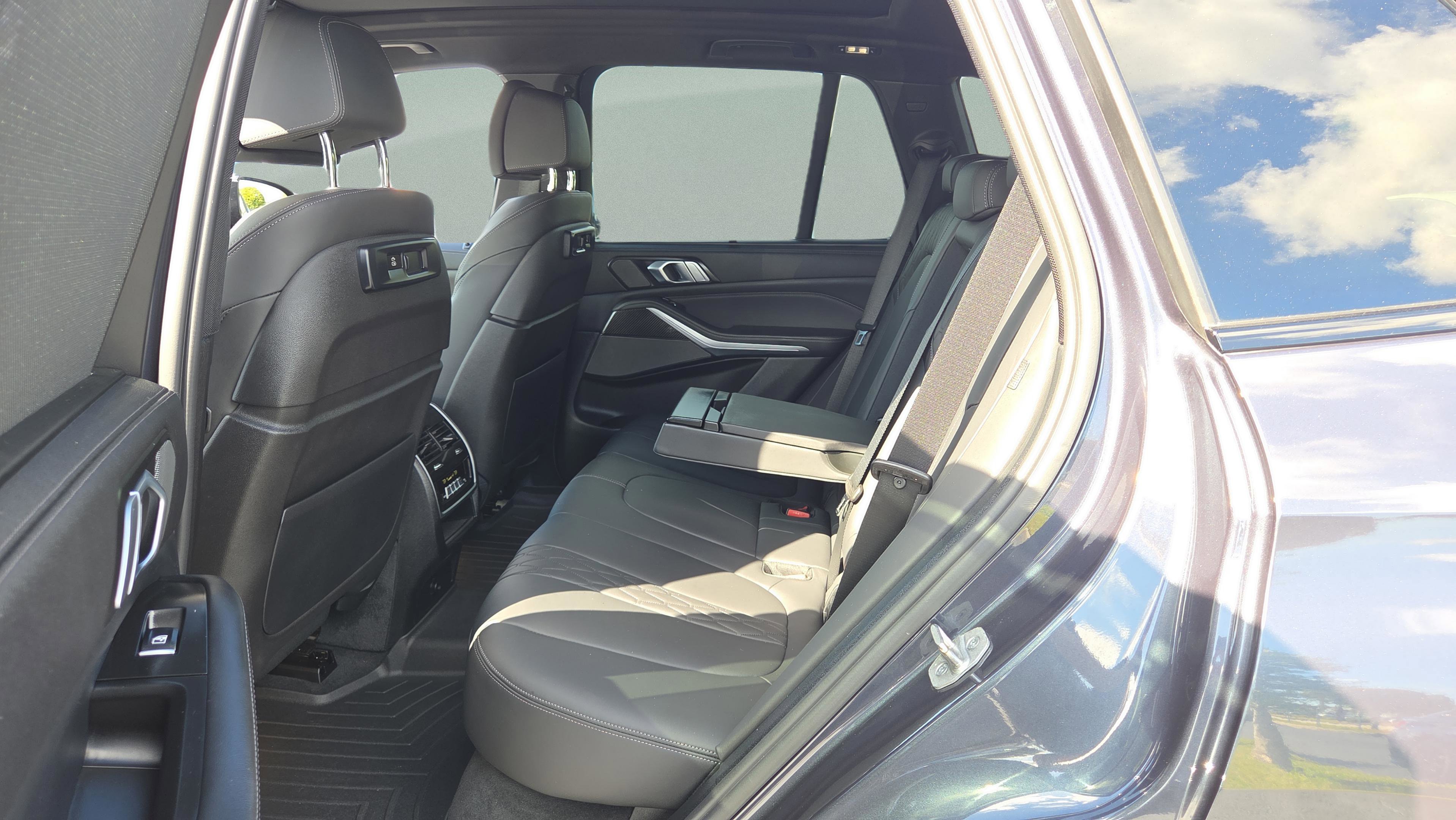 Used 2022 BMW X5 M50i image 12