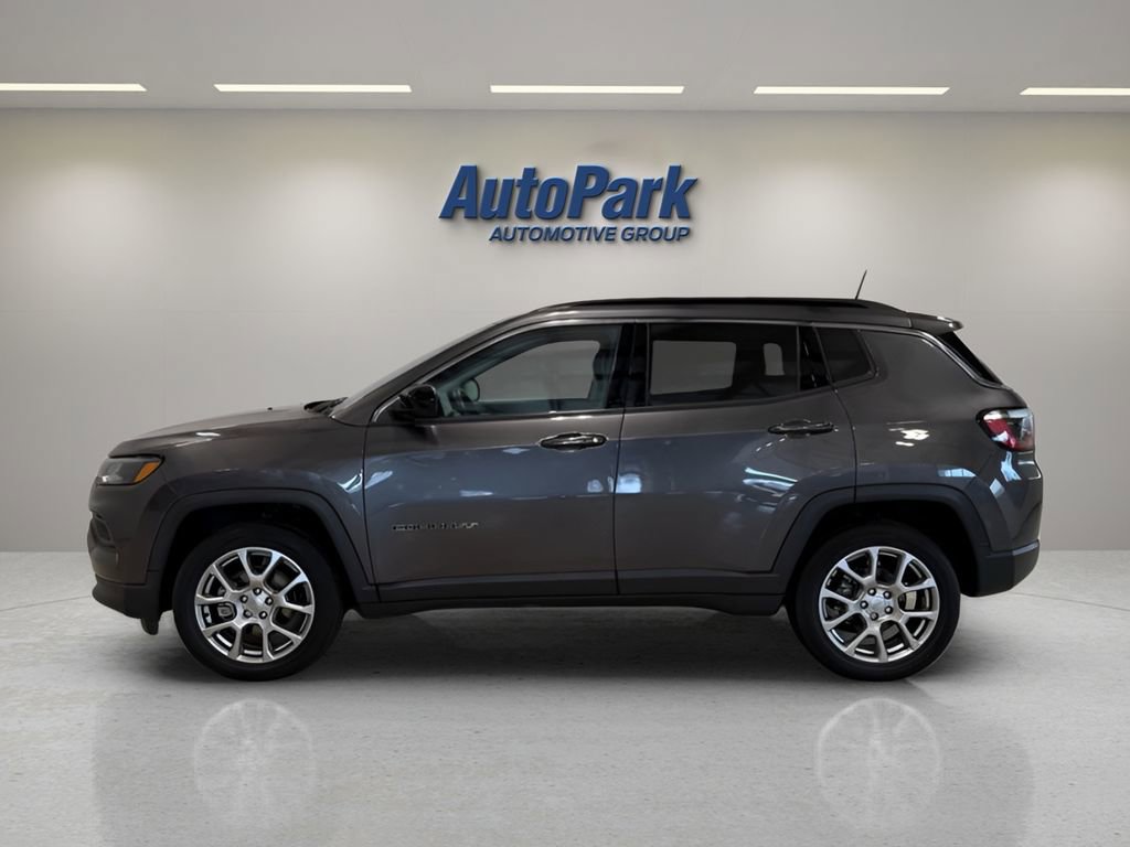 Used 2022 Jeep Compass Latitude w/ Sun and Sound Group image 4