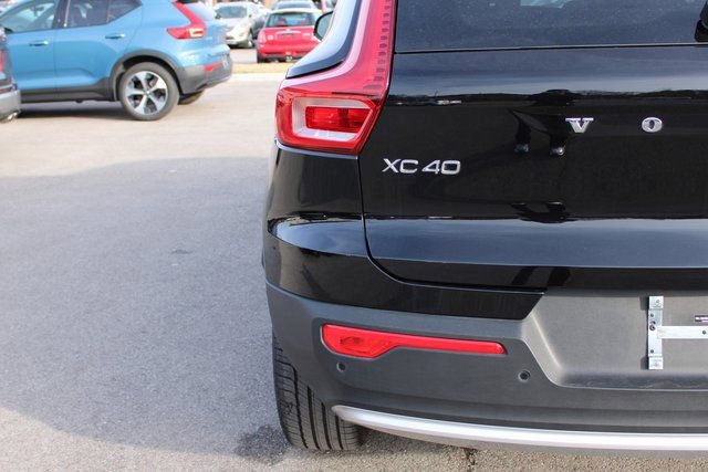 Used 2025 Volvo XC40 B5 Plus image 45