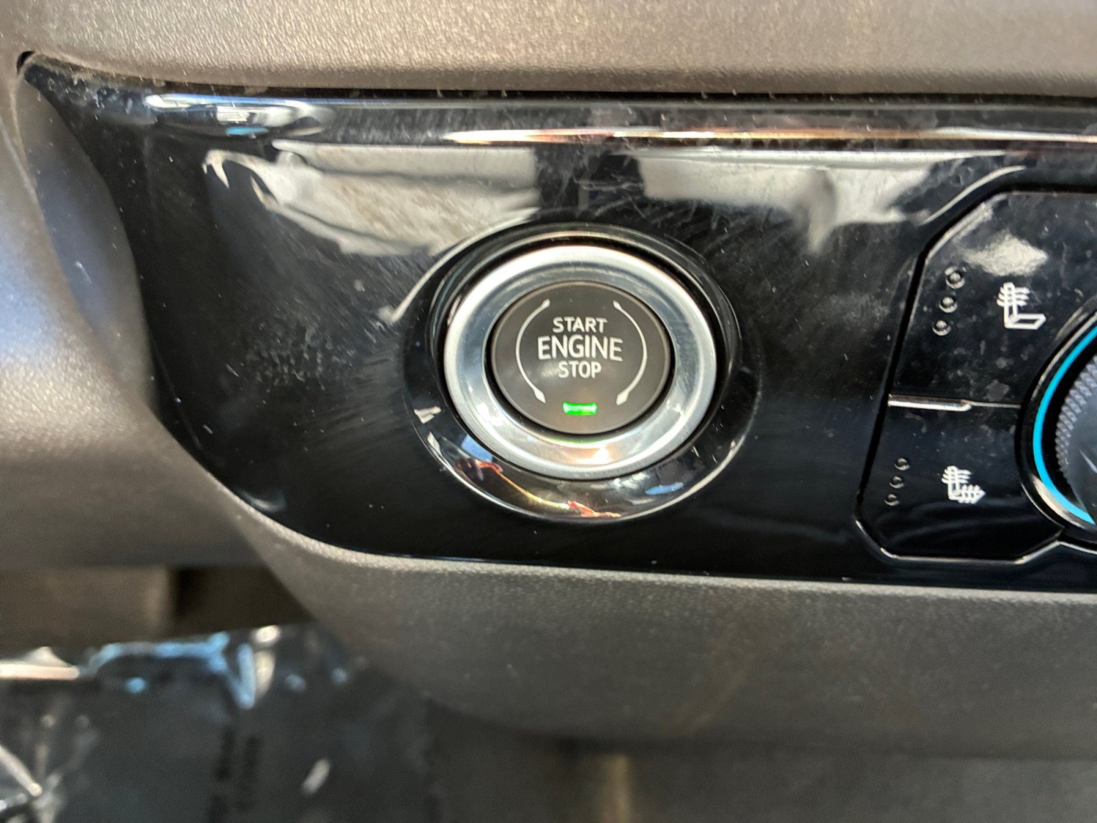 Used 2024 Chevrolet Silverado 1500 LT AWD/4WD image 29