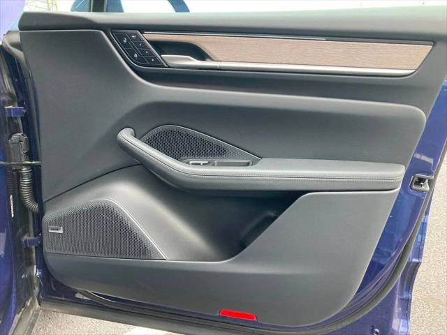 Used 2024 Porsche Macan 4 Electric image 33