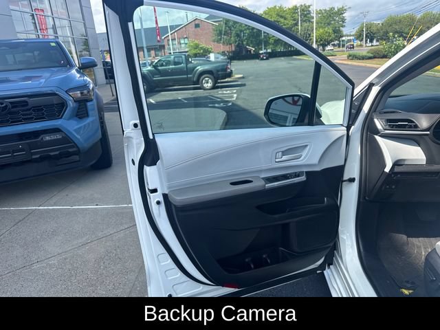 Used 2025 Toyota Sienna LE FWD image 12