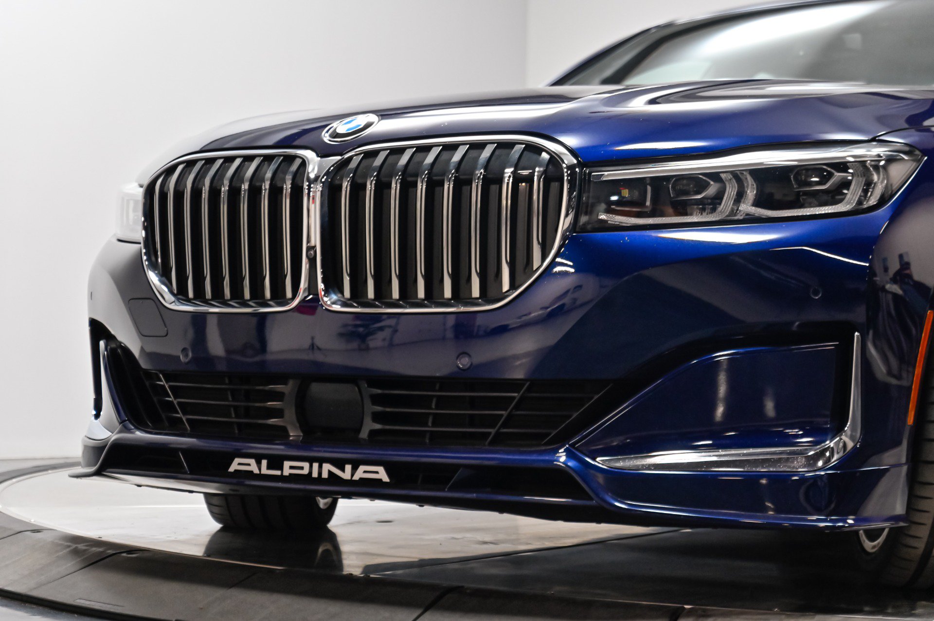 Used 2022 BMW ALPINA B7 xDrive AWD/4WD image 61