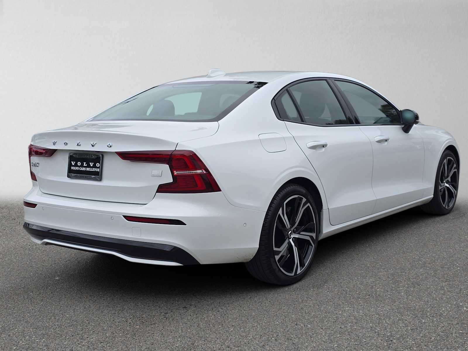 Certified 2023 Volvo S60 T8 Ultimate w/ Climate Package AWD/4WD image 4