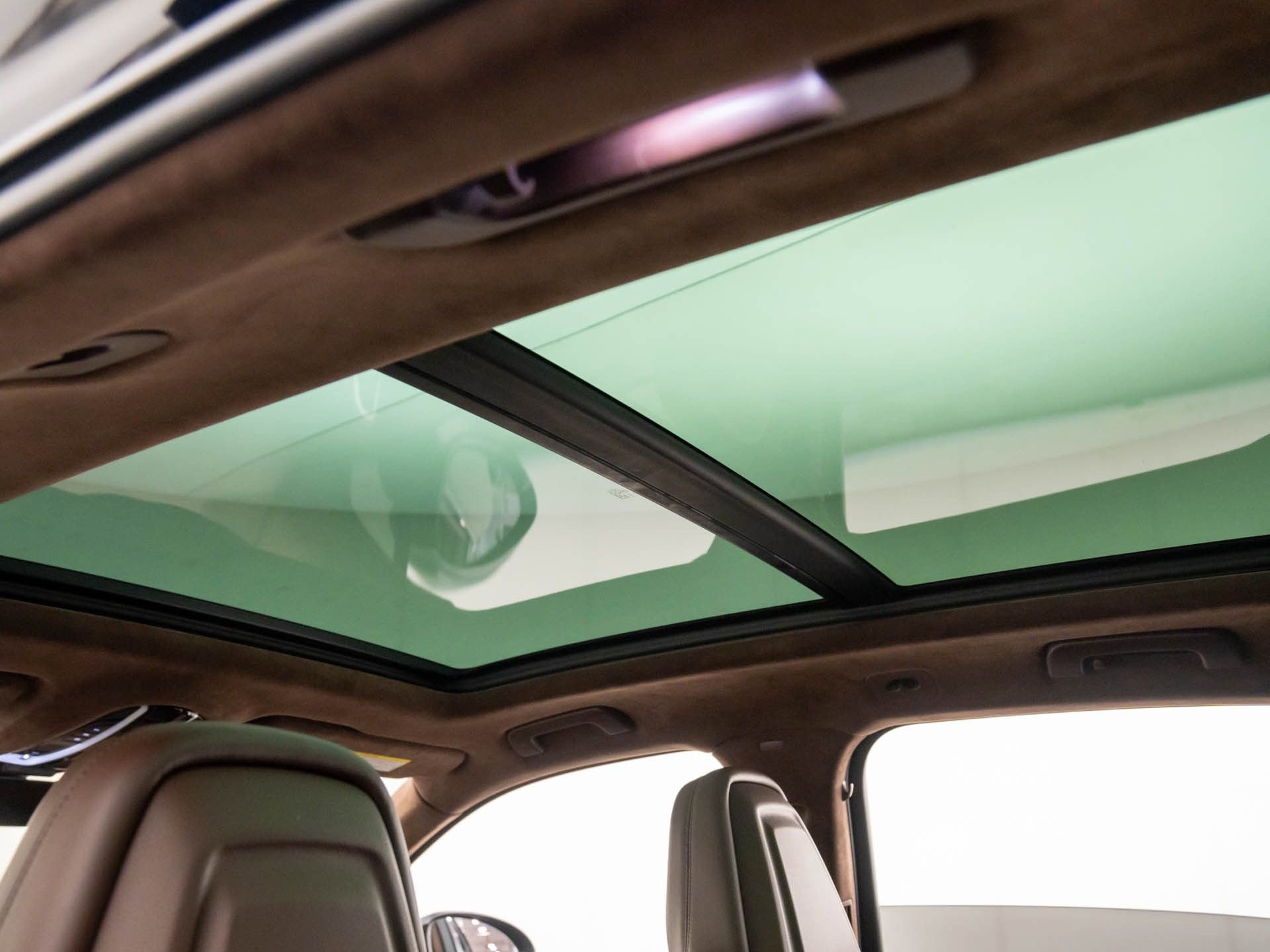 Used 2021 Porsche Cayenne Turbo S image 18