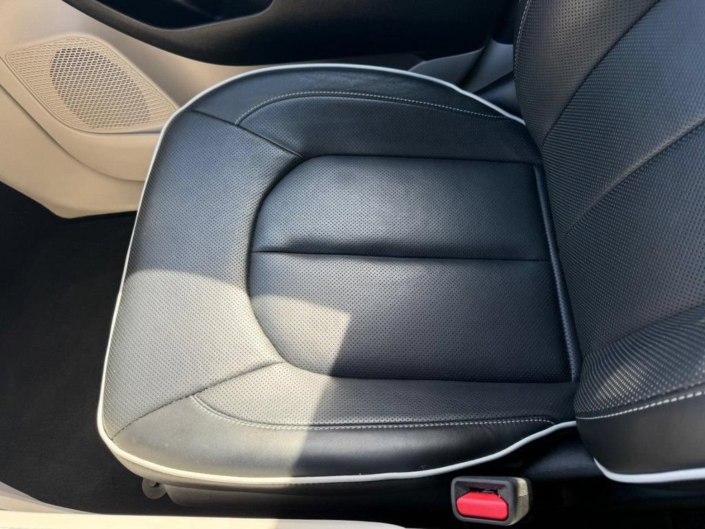 Used 2024 Chrysler Pacifica Limited FWD image 23