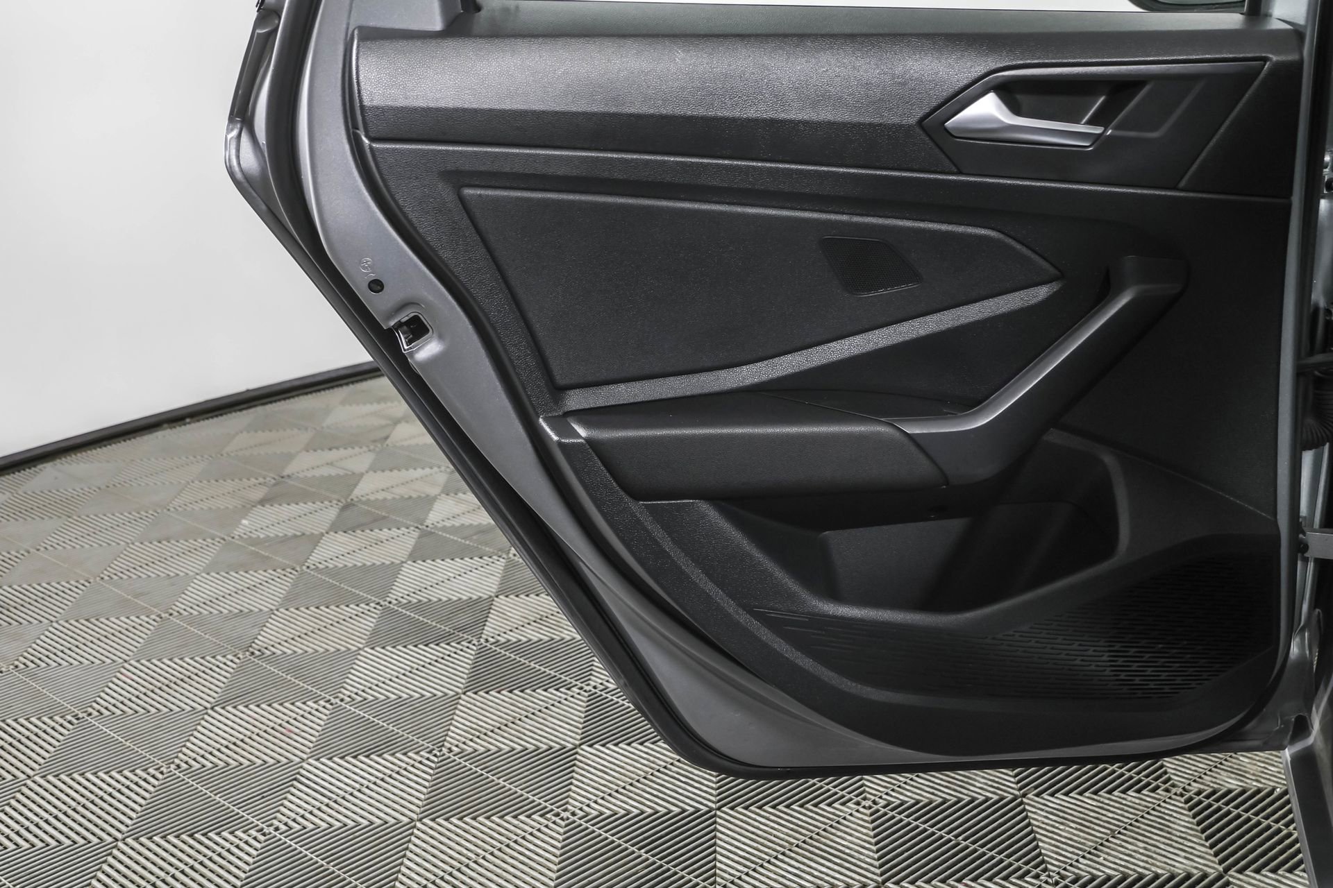 Certified 2024 Volkswagen Jetta SE w/ Panoramic Sunroof Package FWD image 39