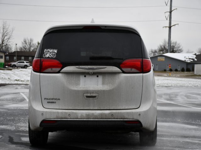 Used 2019 Chrysler Pacifica Touring Plus w/ Tire & Wheel Group image 6