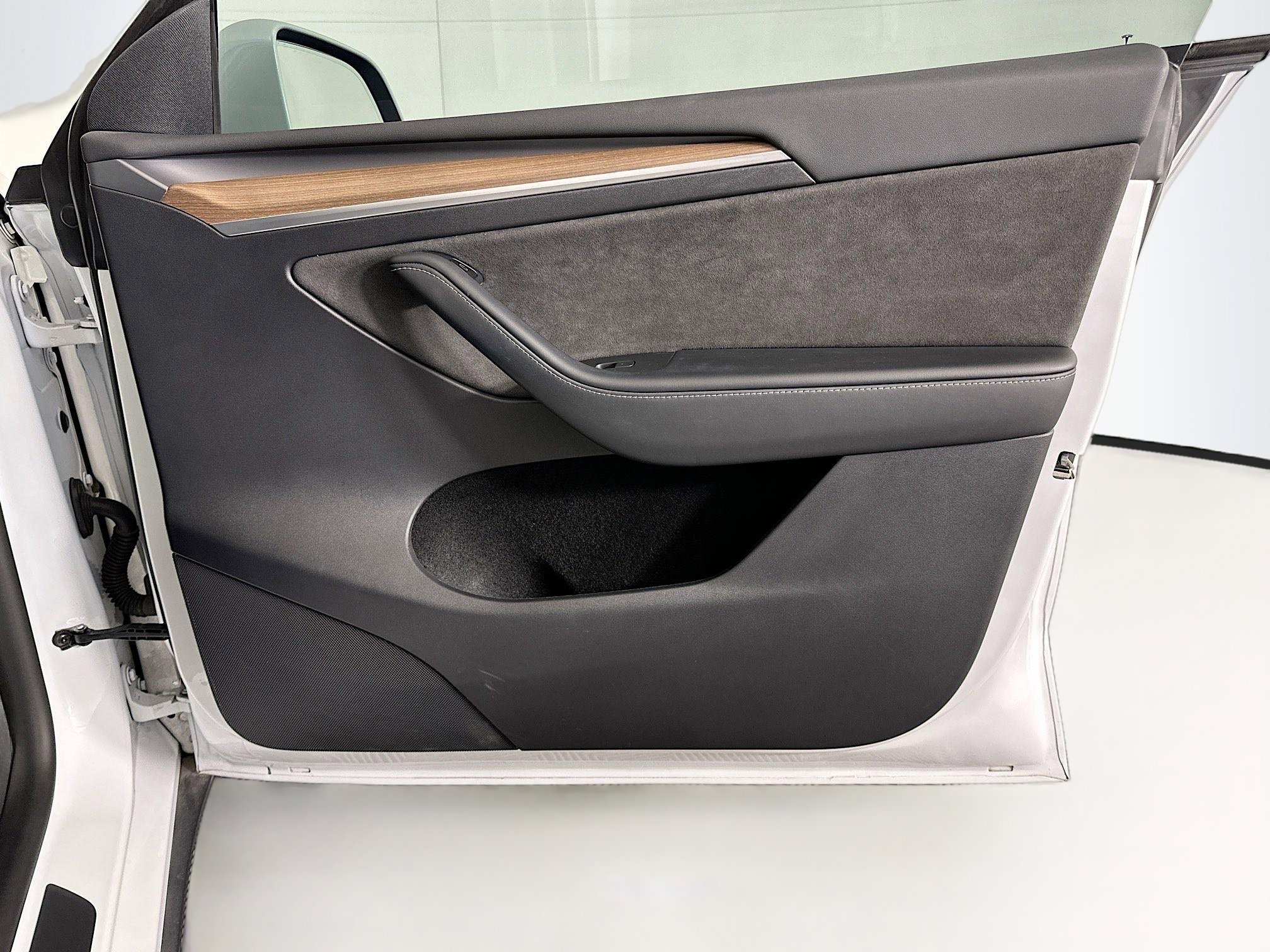 Used 2023 Tesla Model Y Long Range AWD/4WD image 30