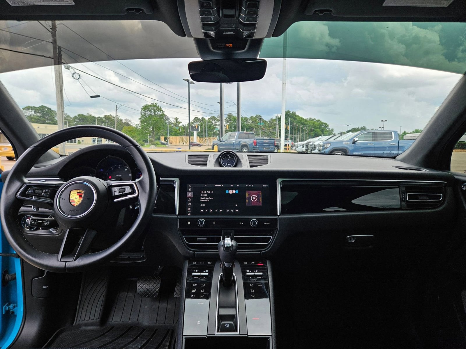 Used 2023 Porsche Macan AWD/4WD image 30