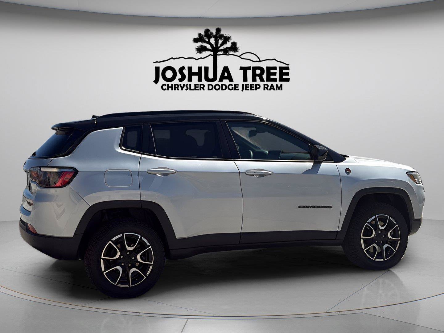 Used 2024 Jeep Compass Trailhawk AWD/4WD image 8