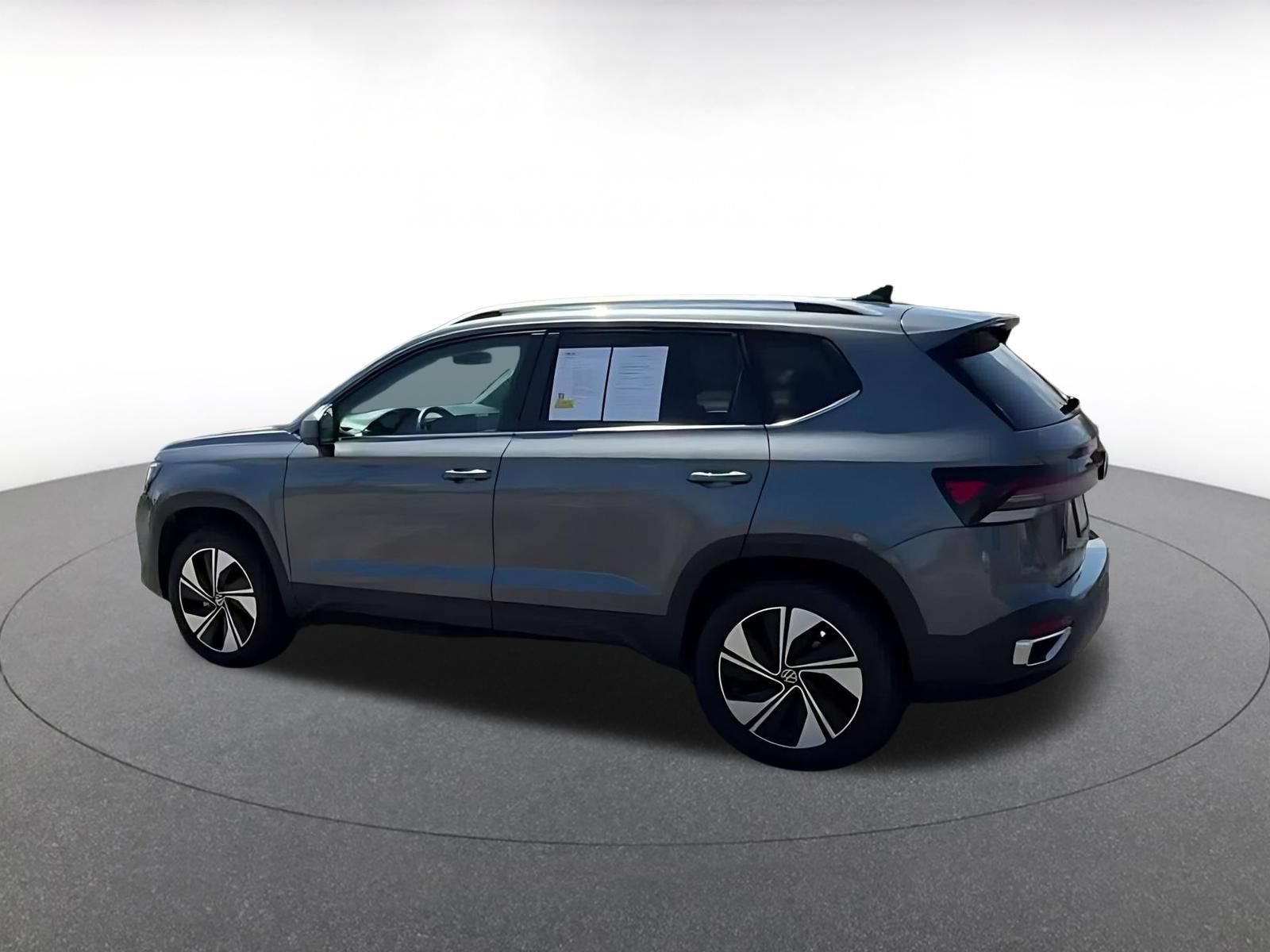 Used 2026 Volkswagen Taos SE AWD/4WD image 7