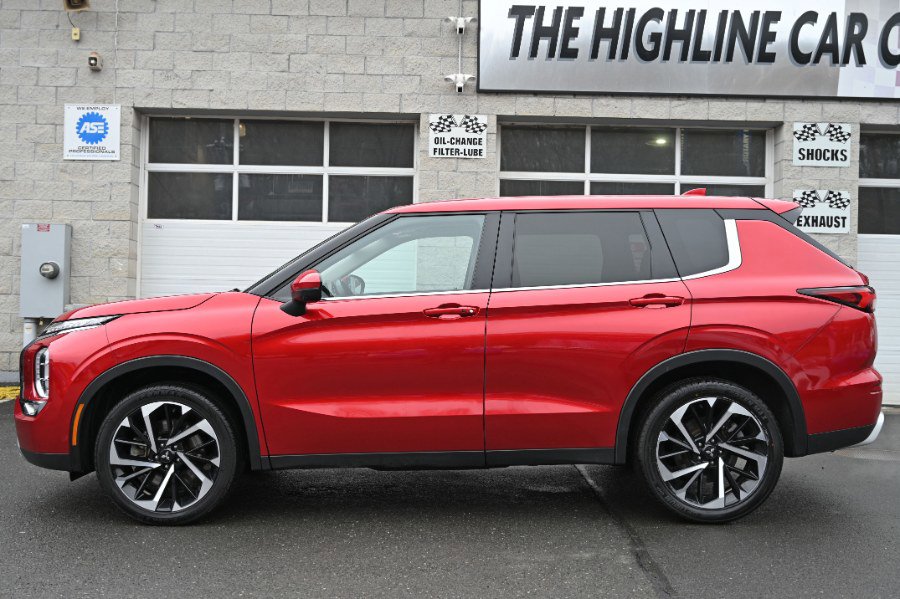 Used 2024 Mitsubishi Outlander SE Black Edition AWD/4WD image 3