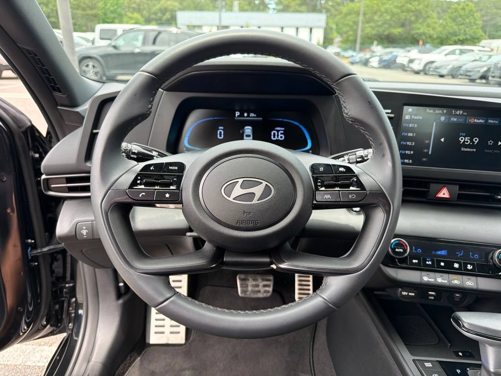 Used 2025 Hyundai Elantra Sport FWD image 15