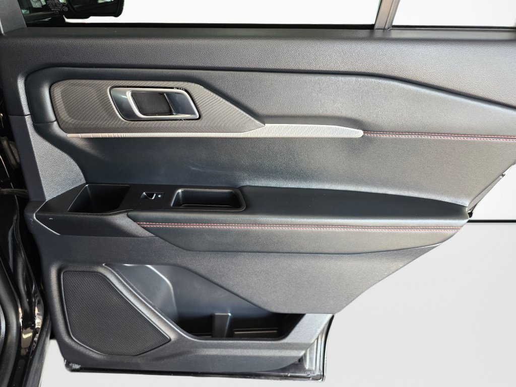Used 2025 Ford Explorer ST-Line AWD/4WD image 40